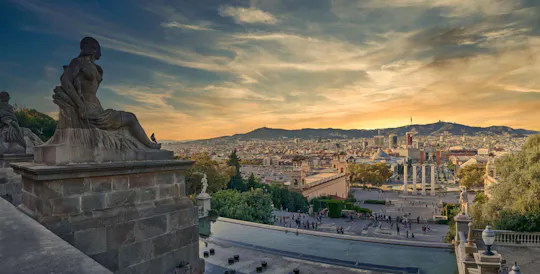 Barcelona Cable Car, Montjuic Castle visit and Magic Fountain show