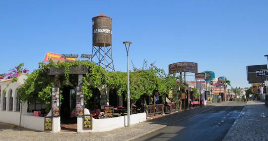 Self-guided scavenger hunt in Albufeira Strip
