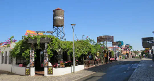 Self-guided scavenger hunt in Albufeira Strip