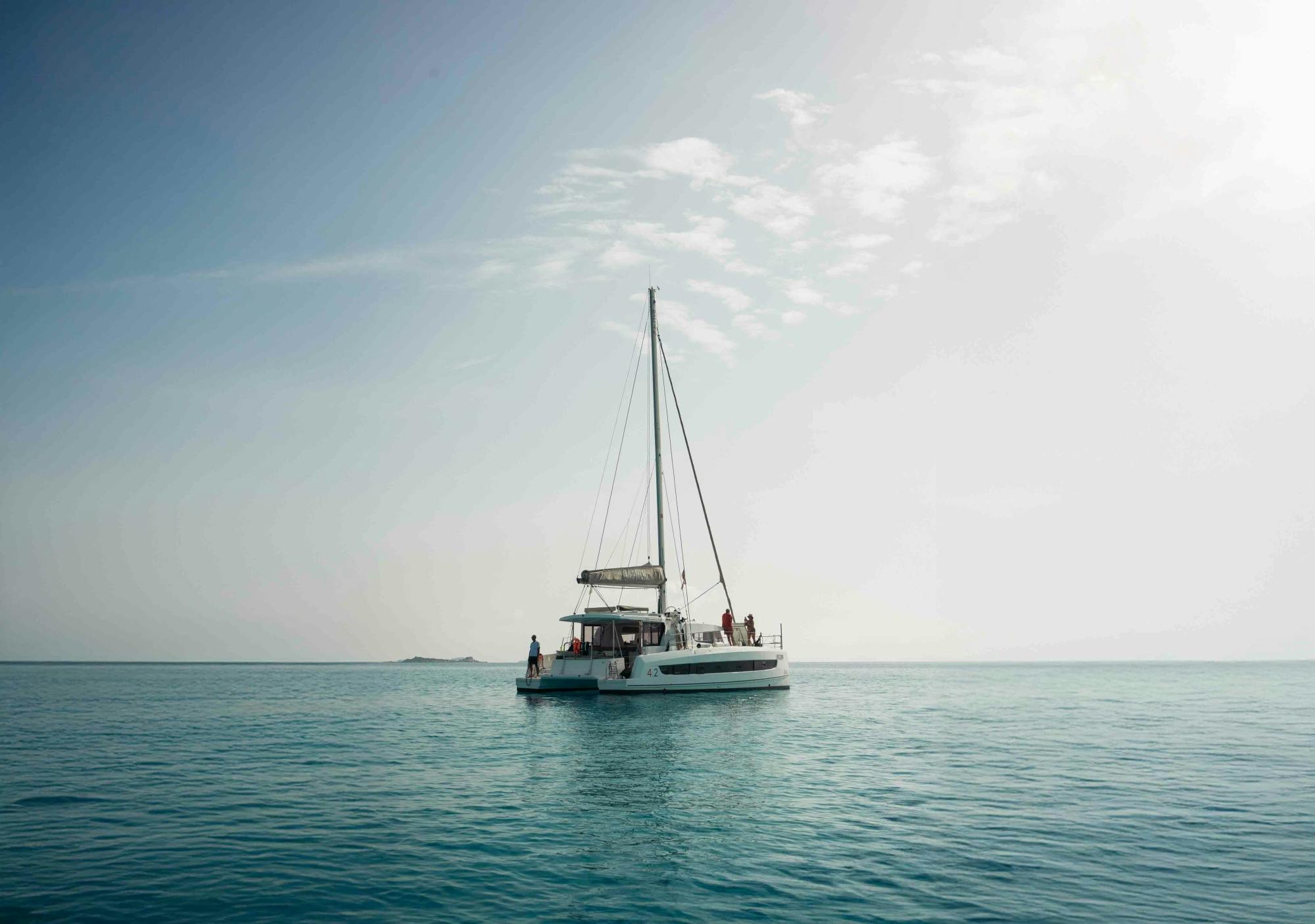 Costa Smeralda catamaran Boottocht met zwemstops en lunch