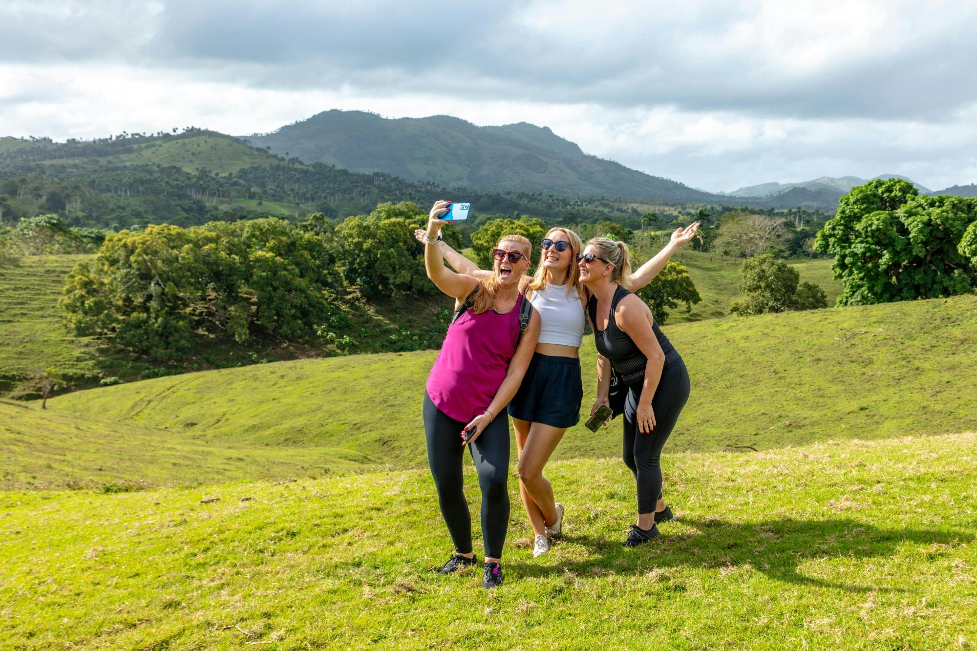 Half-day small group walking tour in the Anamuya Mountains