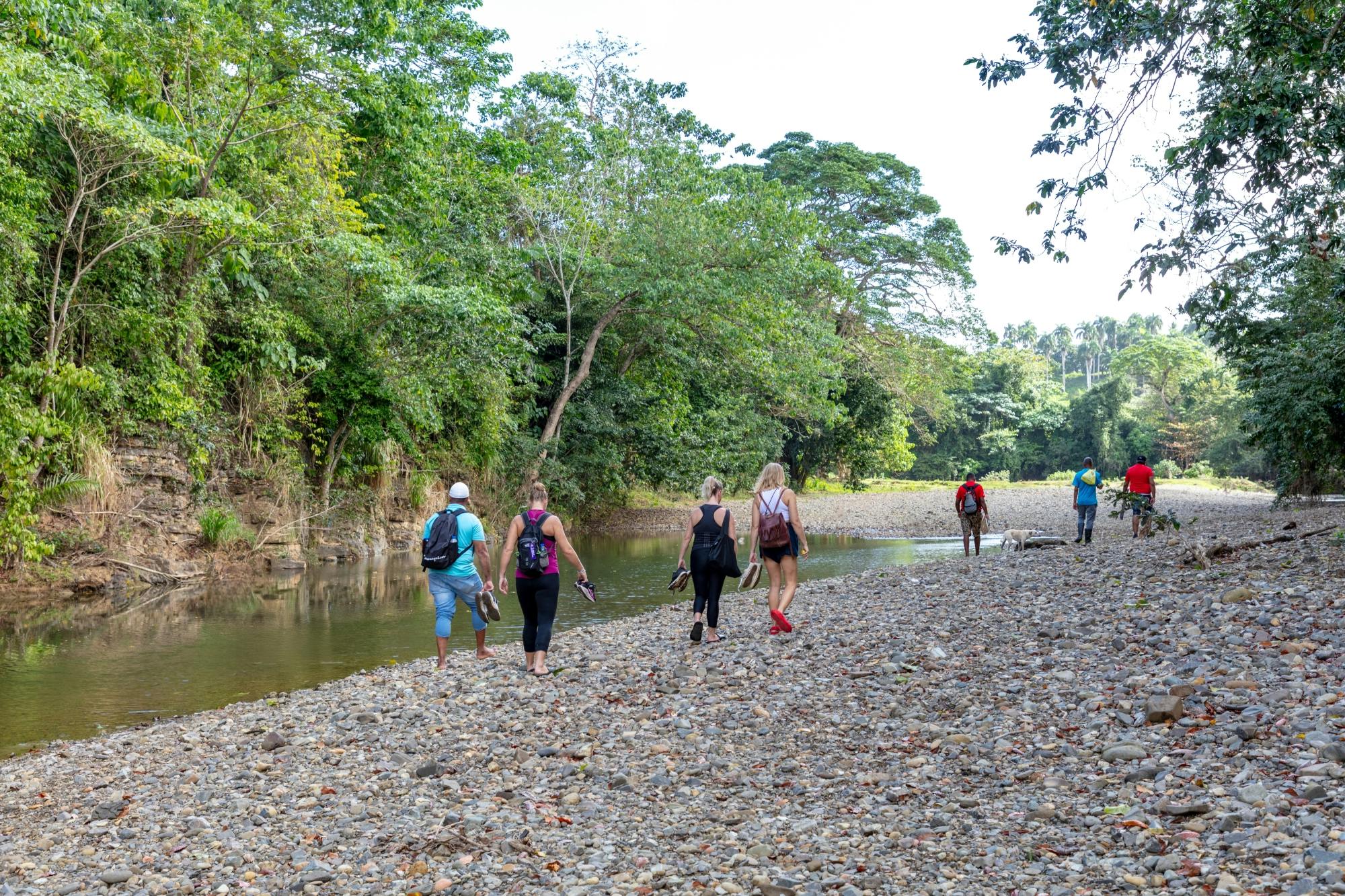Half-day small group walking tour in the Anamuya Mountains