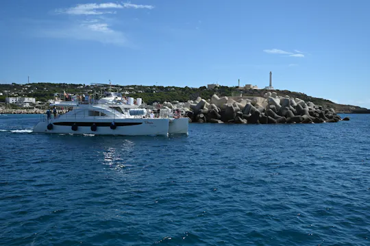 Yacht cruise from Torre Vado - Utopia boat