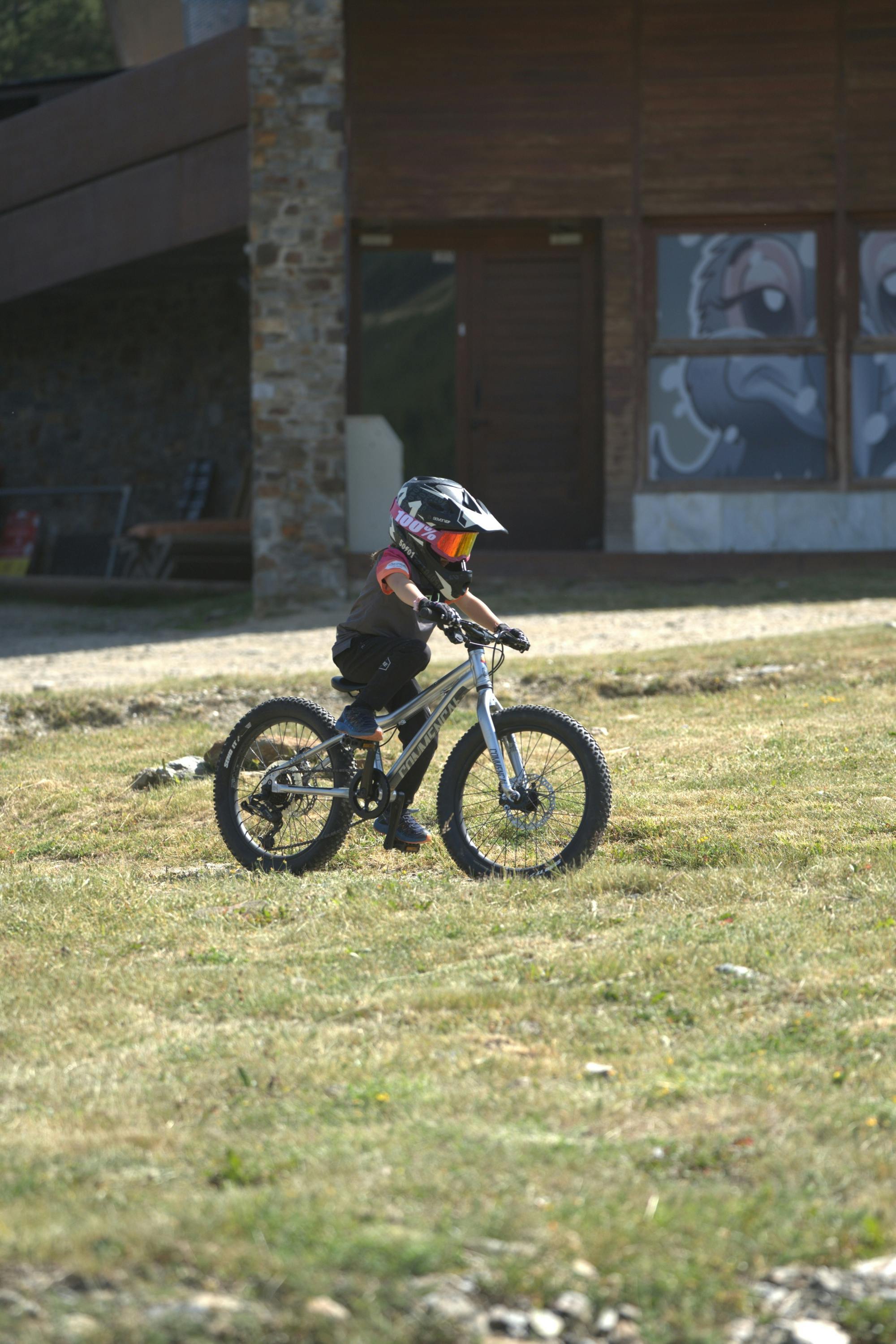 Private mountain-biking lesson in Pal