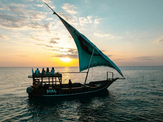 Croisière en boutre au coucher du soleil sur la côte nord de Zanzibar