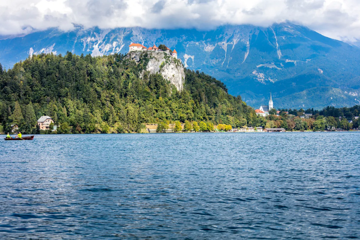 Summer tour of Slovenia’s Lake Bled with castle and boat ride