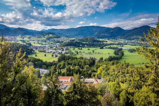 Summer tour of Slovenia’s Lake Bled with castle and boat ride