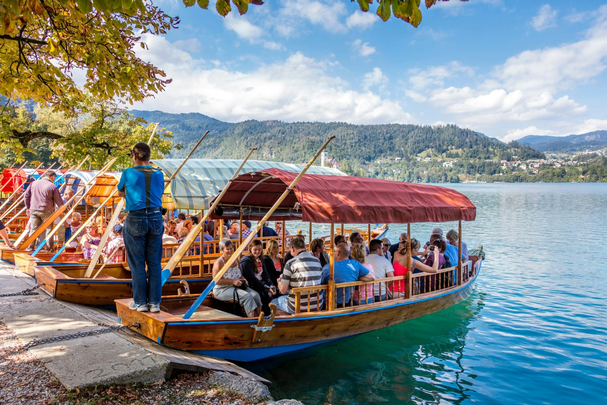 Summer tour of Slovenia’s Lake Bled with castle and boat ride