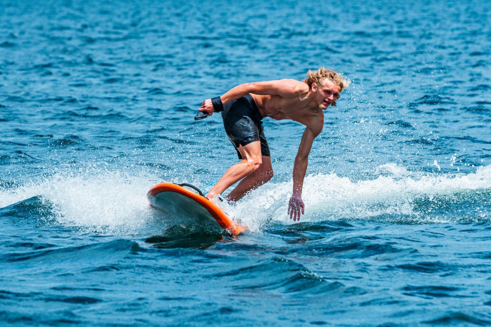 Elektrisch jetboarden op het meer van Biscarrosse