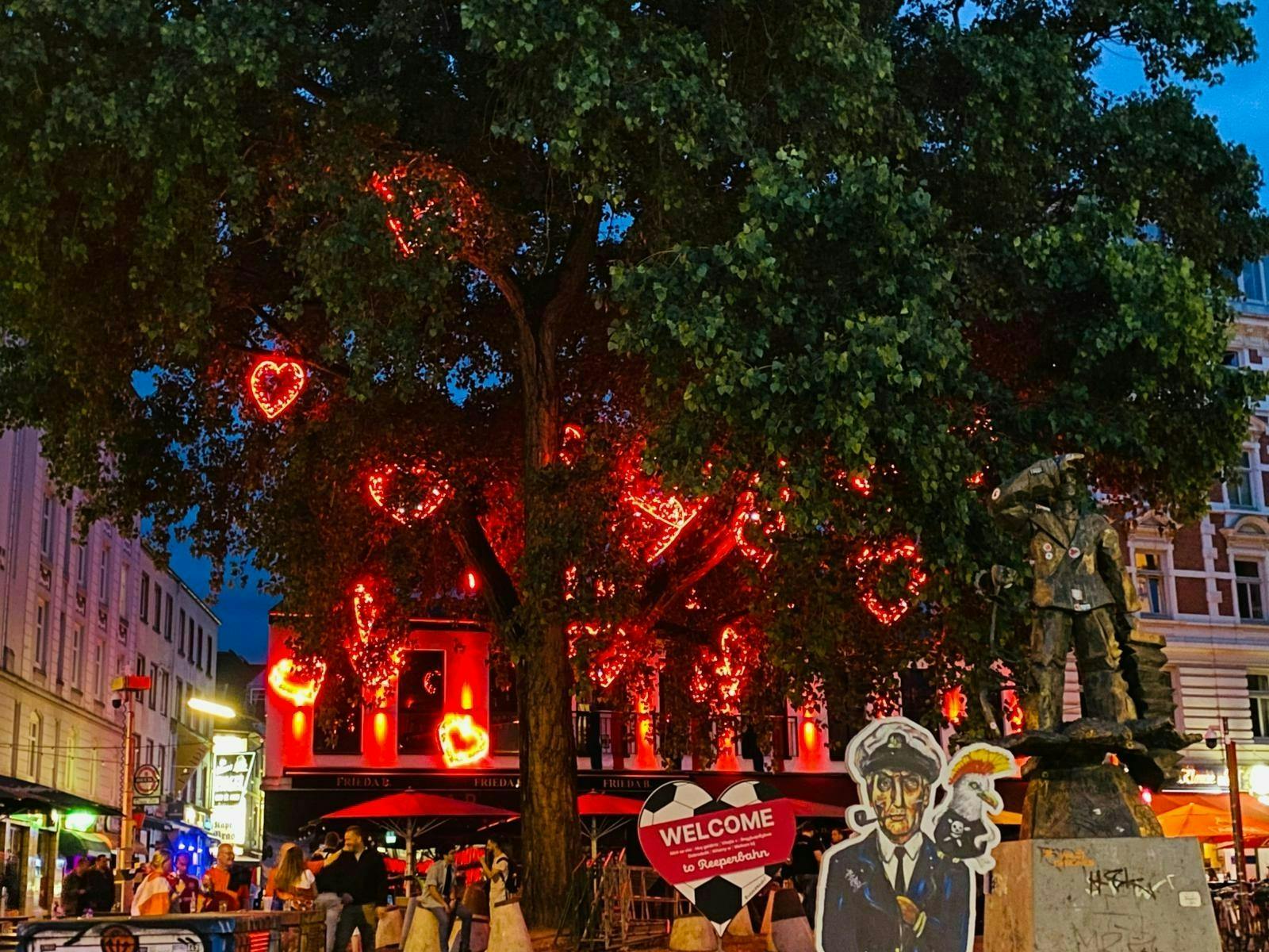 Tournée comique dans le Reeperbahn de St. Pauli avec Titten Tina