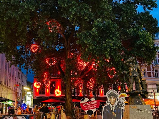 Passeio cómico por St. Pauli Reeperbahn com Titten Tina