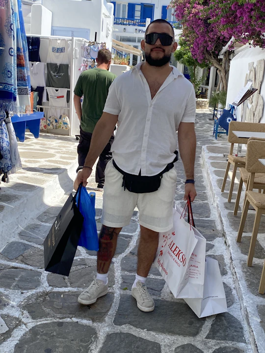 Guide Shopping and Walking Tour in Mykonos Town