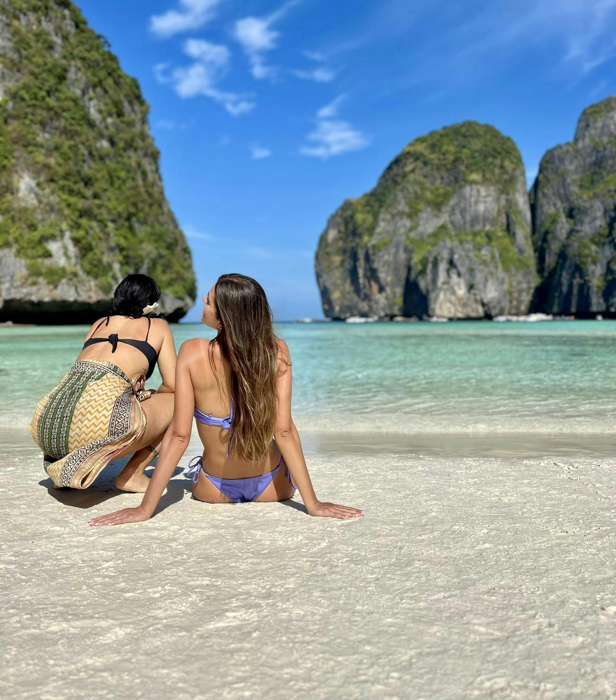 Phi Phi Islands full-day highlights tour with lunch in small groups