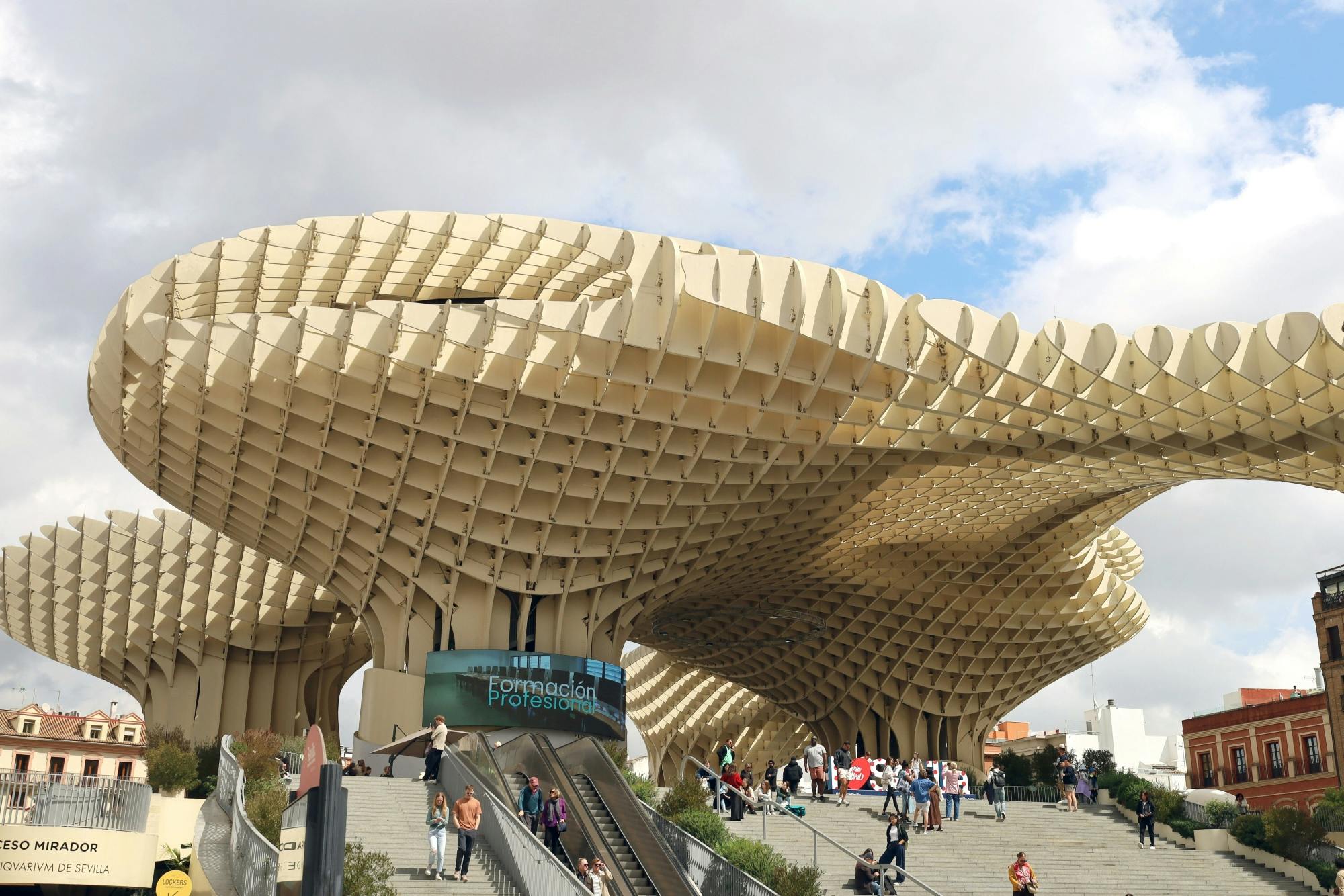 Seville highlights tour with Las Setas and Las Duenas Palace