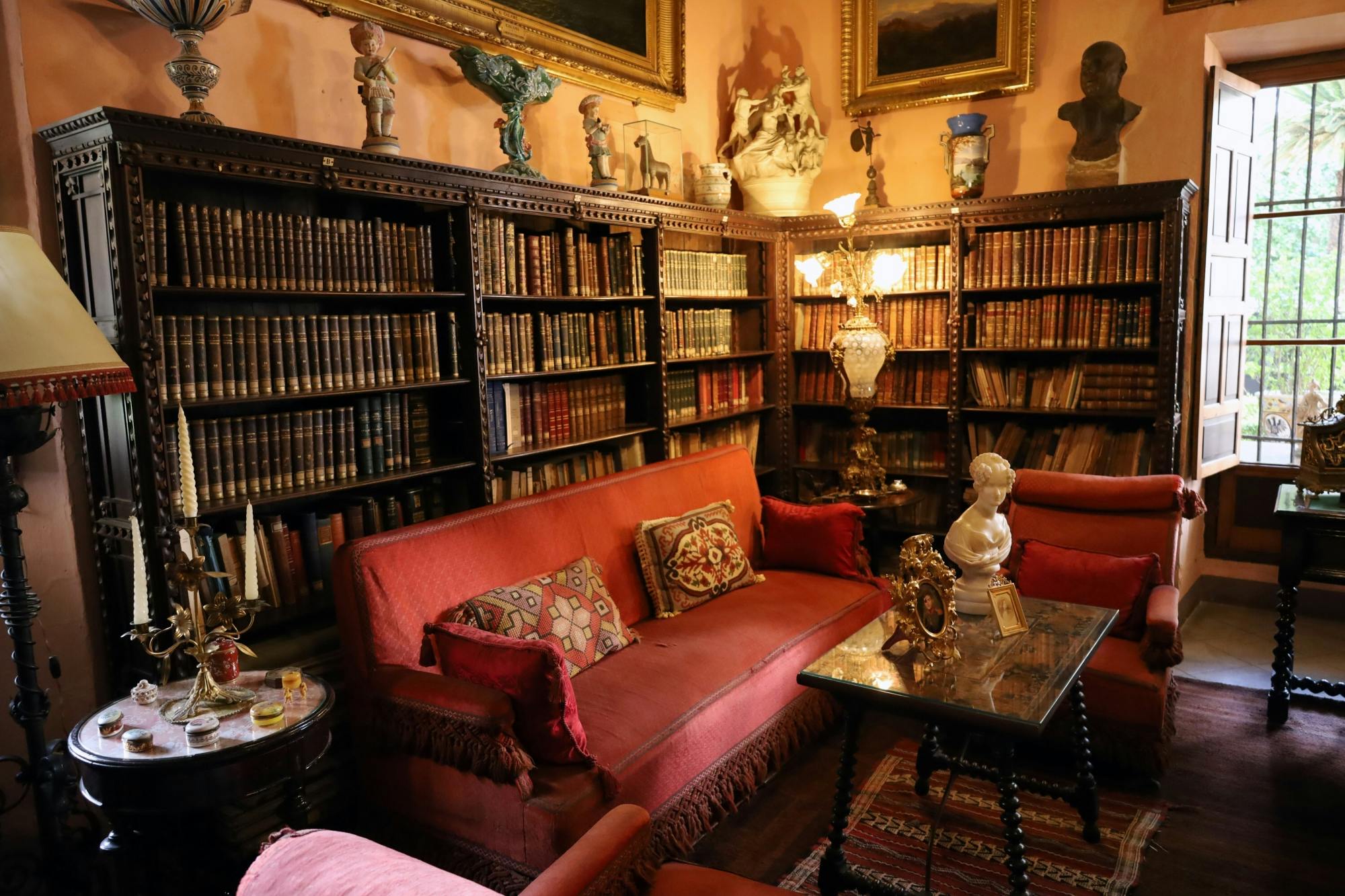 Seville highlights tour with Las Setas and Las Duenas Palace
