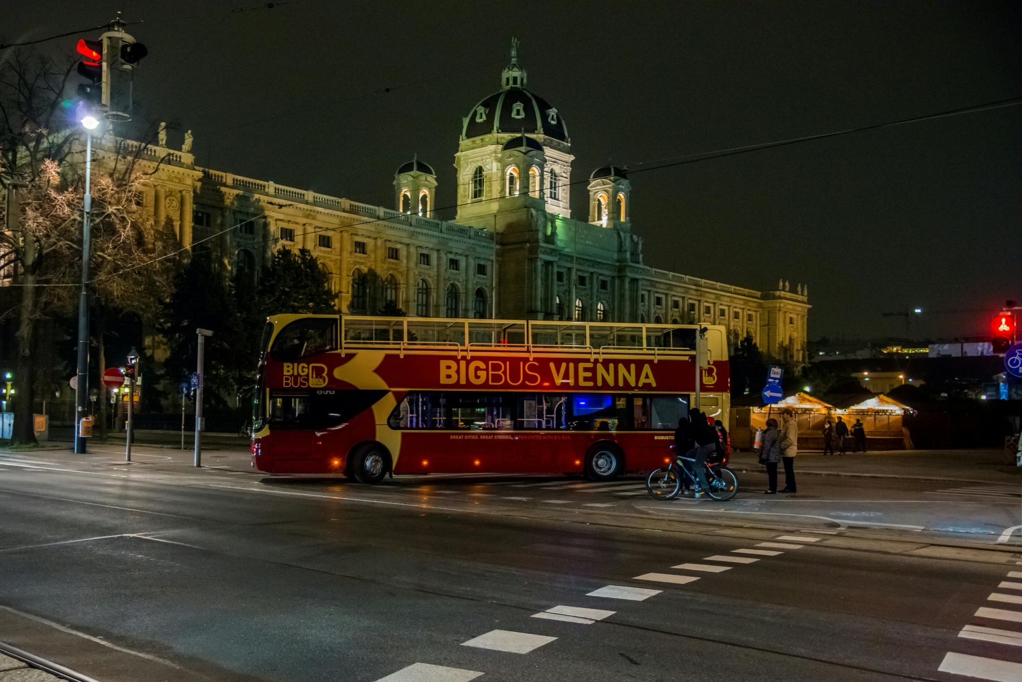Big Bus Vienna panoramic city night tour
