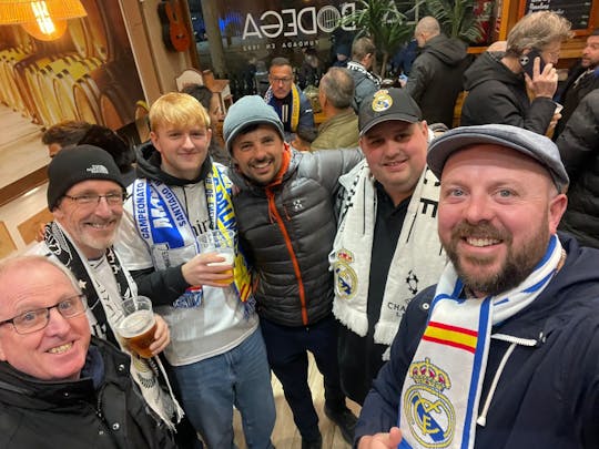 Experiência de dia de jogo de futebol do Real Madrid com local
