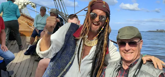 Excursión en barco pirata para avistar ballenas en Tenerife desde Los Cristianos