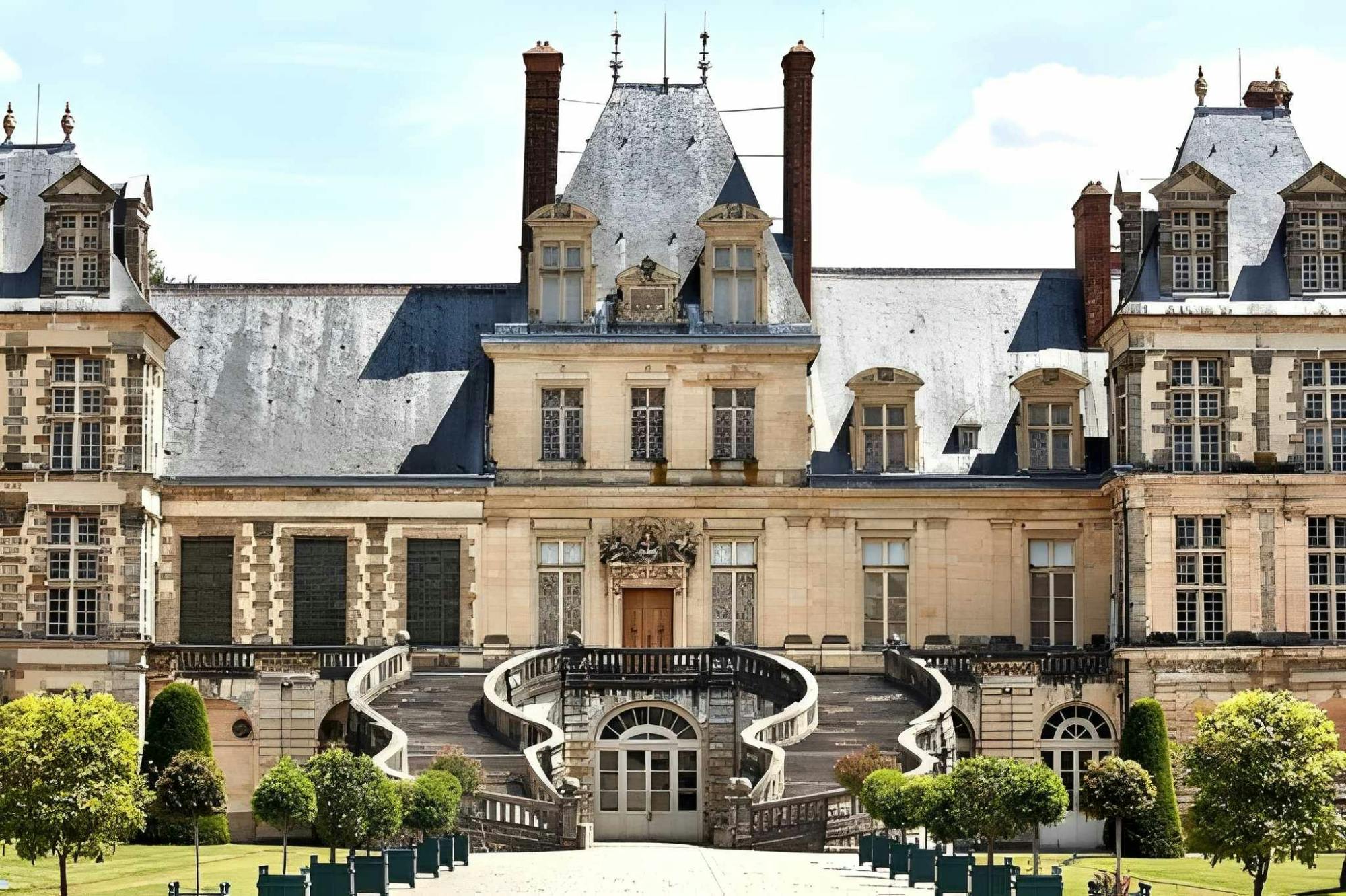 Castillo de Fontainebleau y Barbizon, excursión autoguiada de medio día desde París
