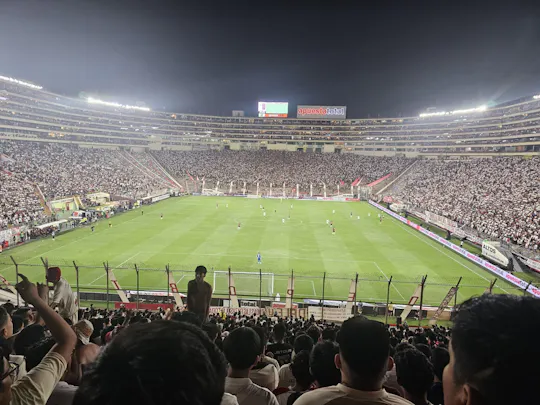 Un'esperienza di una giornata di calcio a Lima con una guida locale
