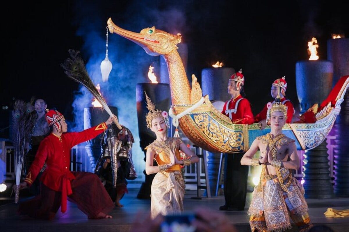 Sala Lakorn buffet diner aan de rivier met Thaise show