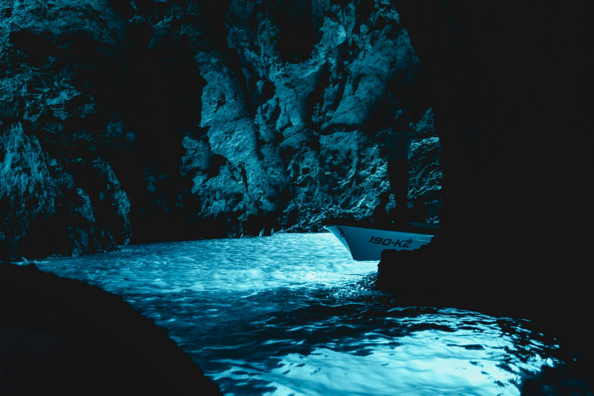 Excursion en hors-bord vers la Grotte Bleue et Vis, avec les îles Pakleni et Hvar