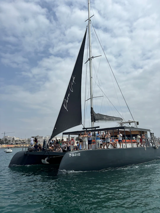 Cádiz nautical tour with fish market visit and catamaran sail