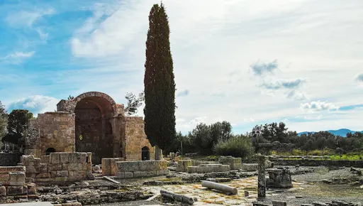 VIP tour of ancient palaces, Minoan wine routes and Matala Beach