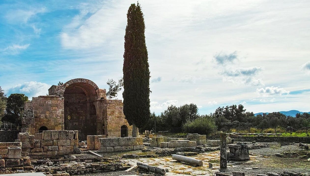 VIP tour of ancient palaces, Minoan wine routes and Matala Beach