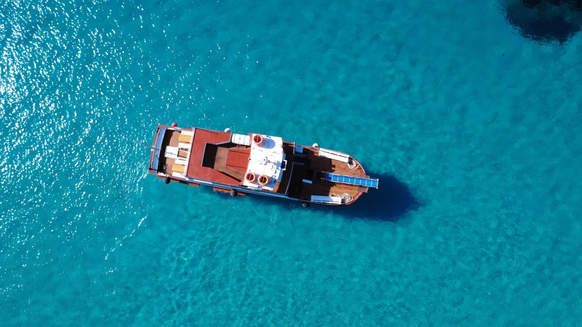 Passeio de barco em Ibiza com tudo incluído