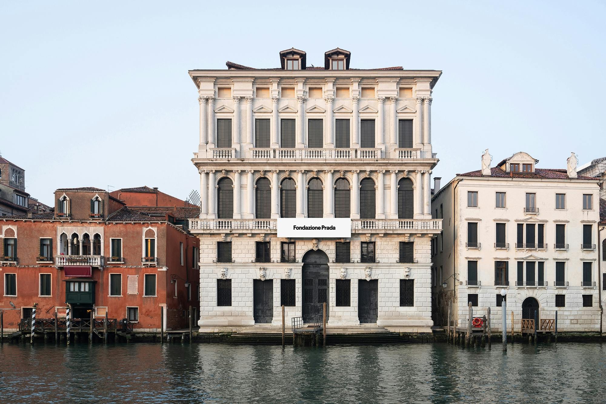 Entrada a la Fondazione Prada Venecia