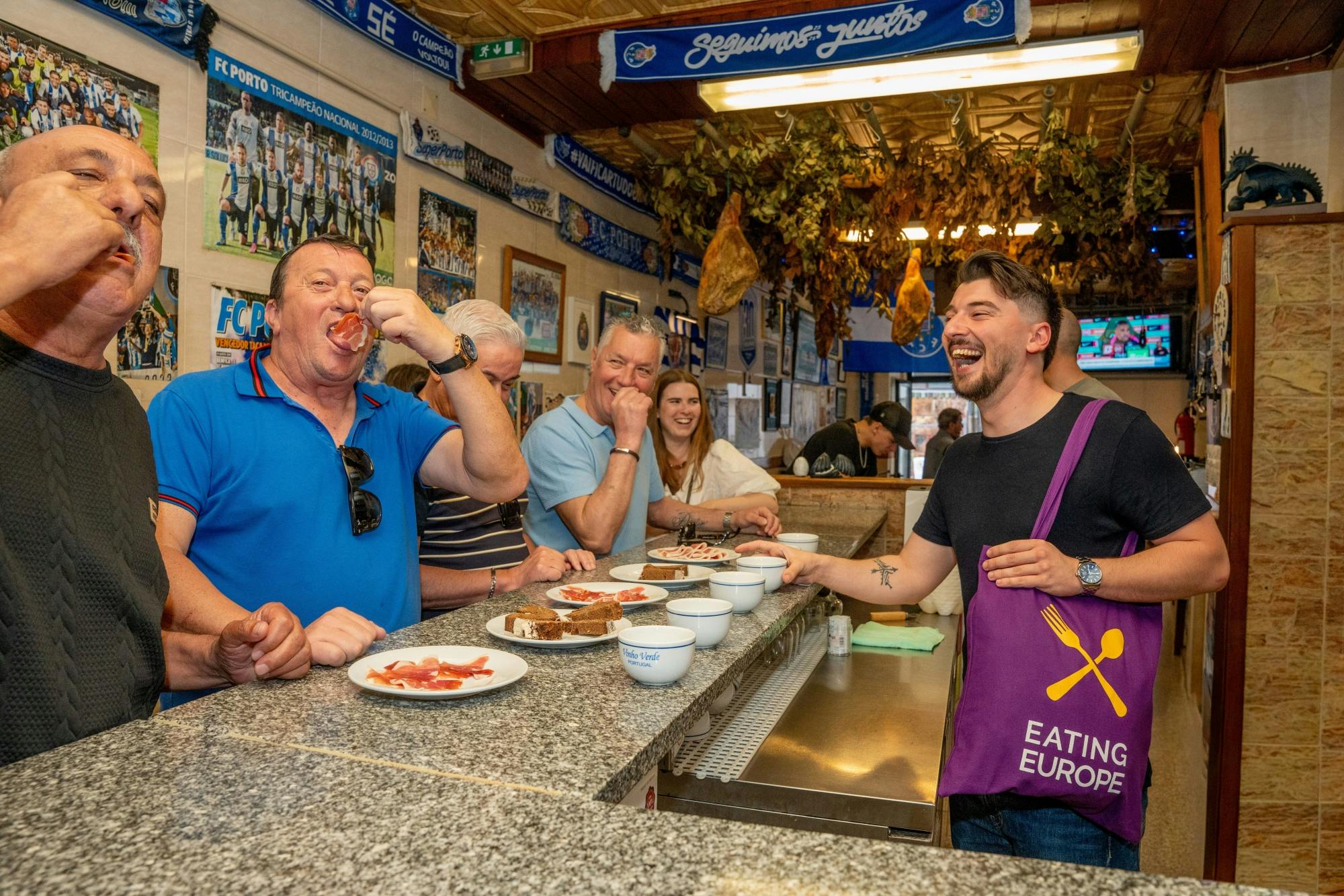 Tour serale culinario a Porto con cibo e bevande