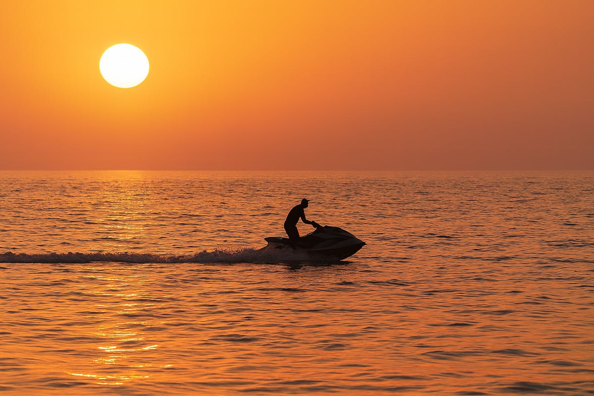 Begeleide jetski-tocht bij zonsondergang naar de Lérins-eilanden