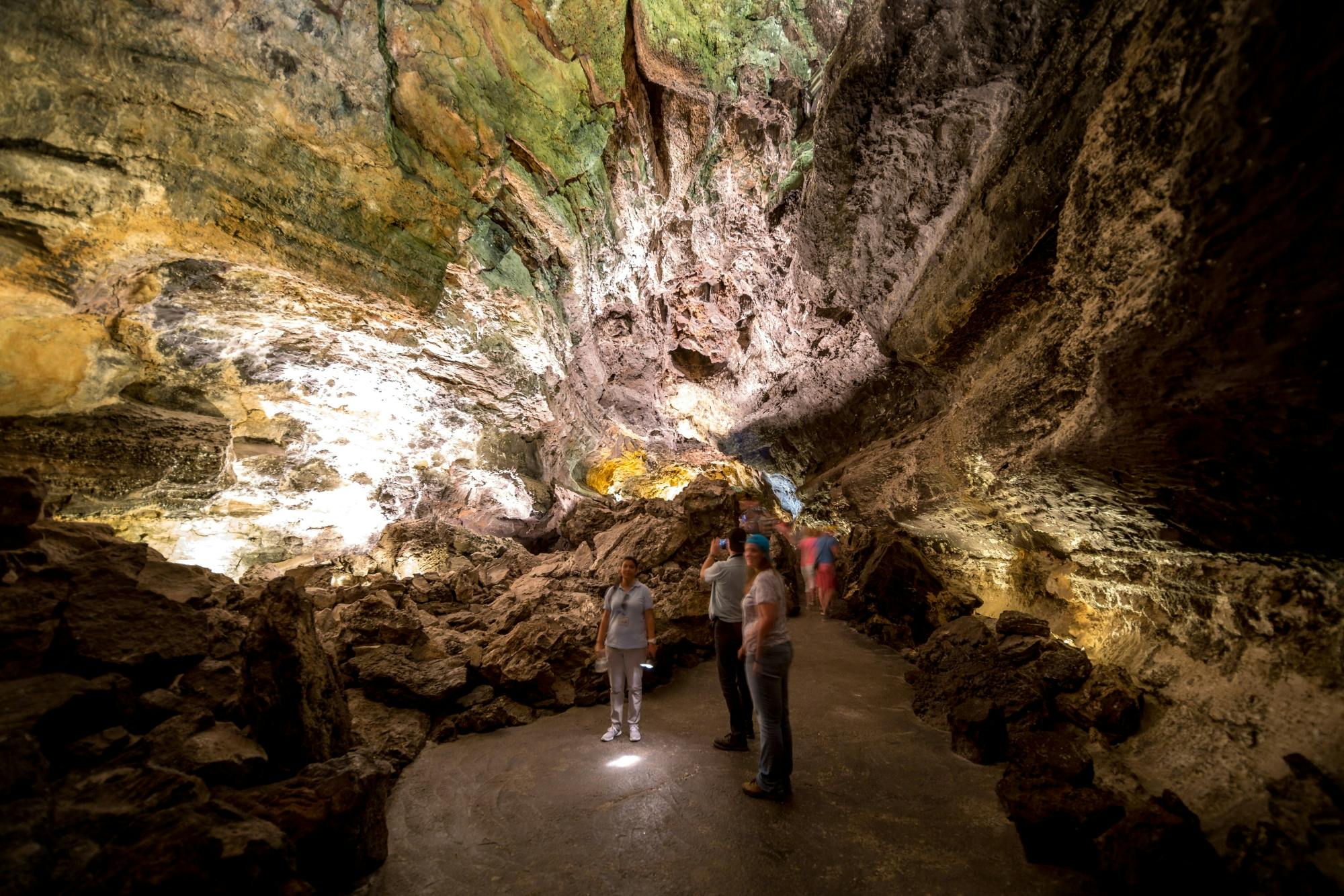 Northern Lanzarote tour with Green Caves and Jameos del Agua