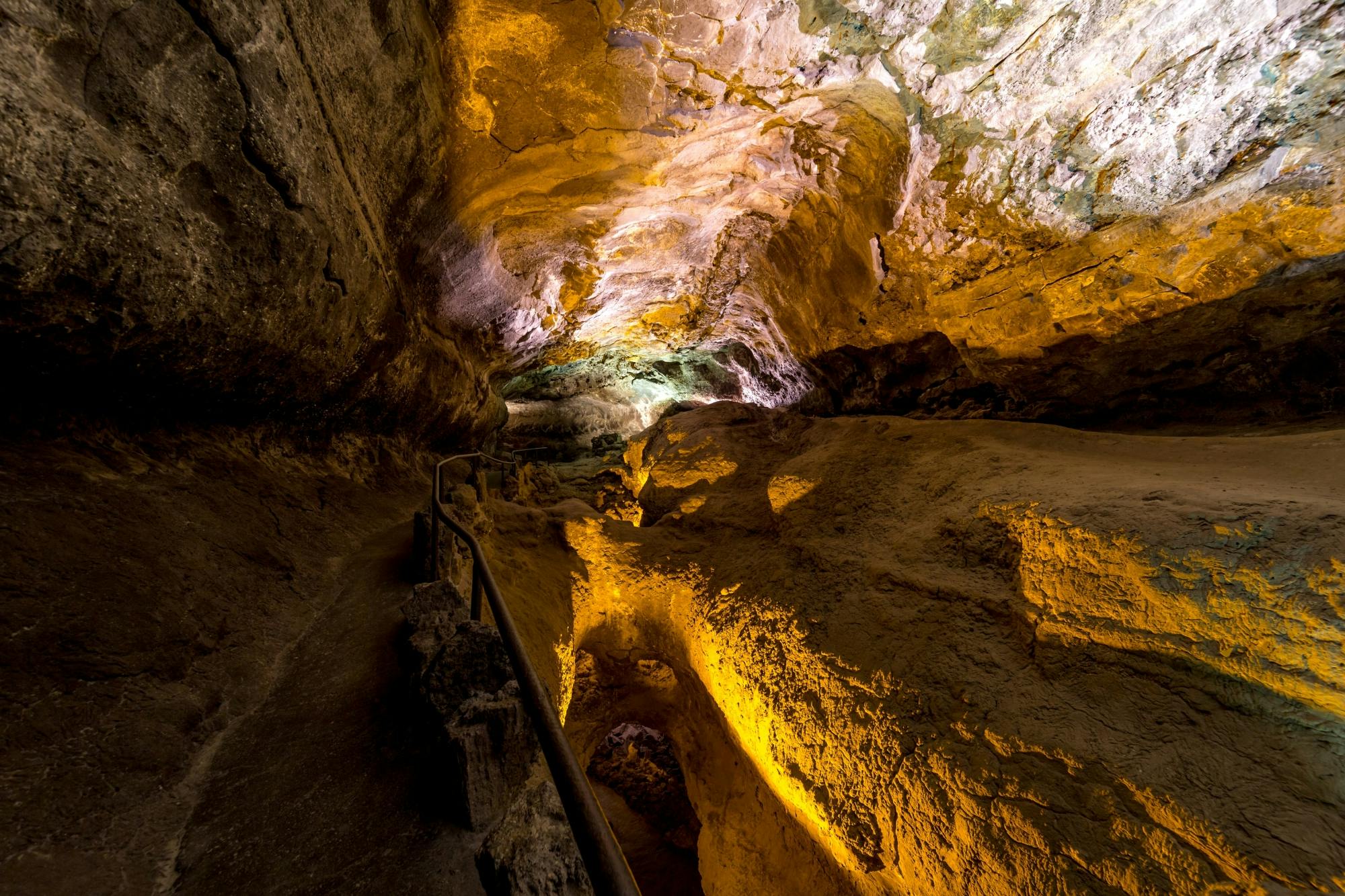 Northern Lanzarote tour with Green Caves and Jameos del Agua