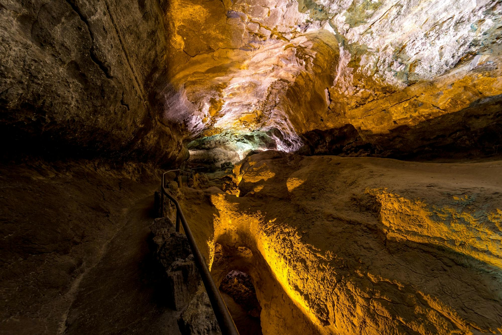 Northern Lanzarote tour with Green Caves and Jameos del Agua