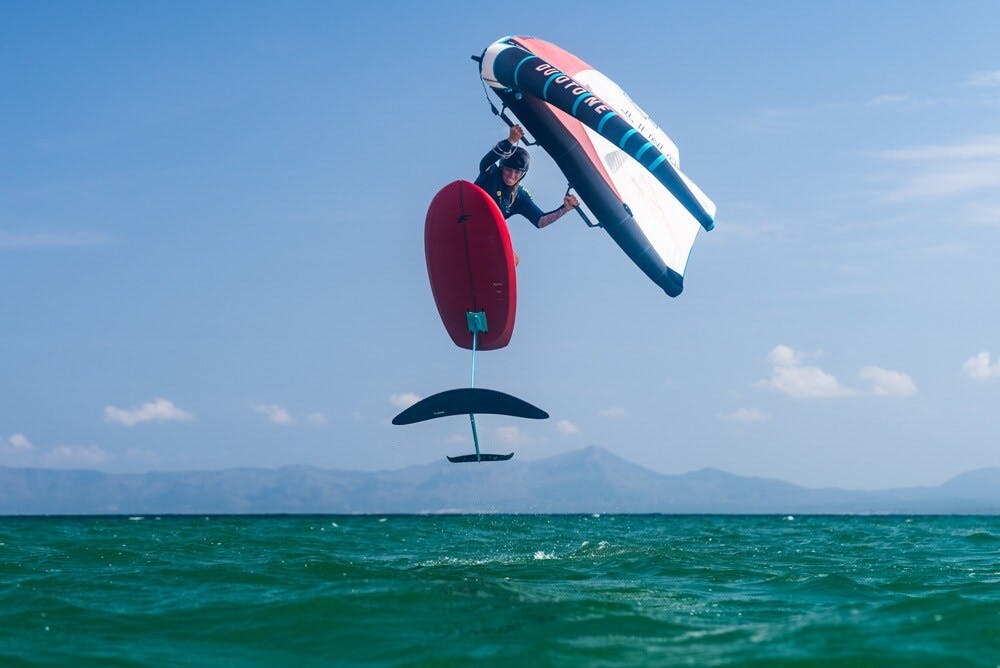 Private one-hour wingfoil lesson in Majorca