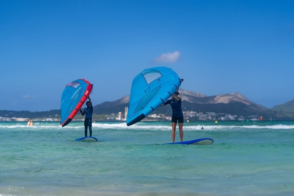Sesión de iniciación al wingsurf en Mallorca