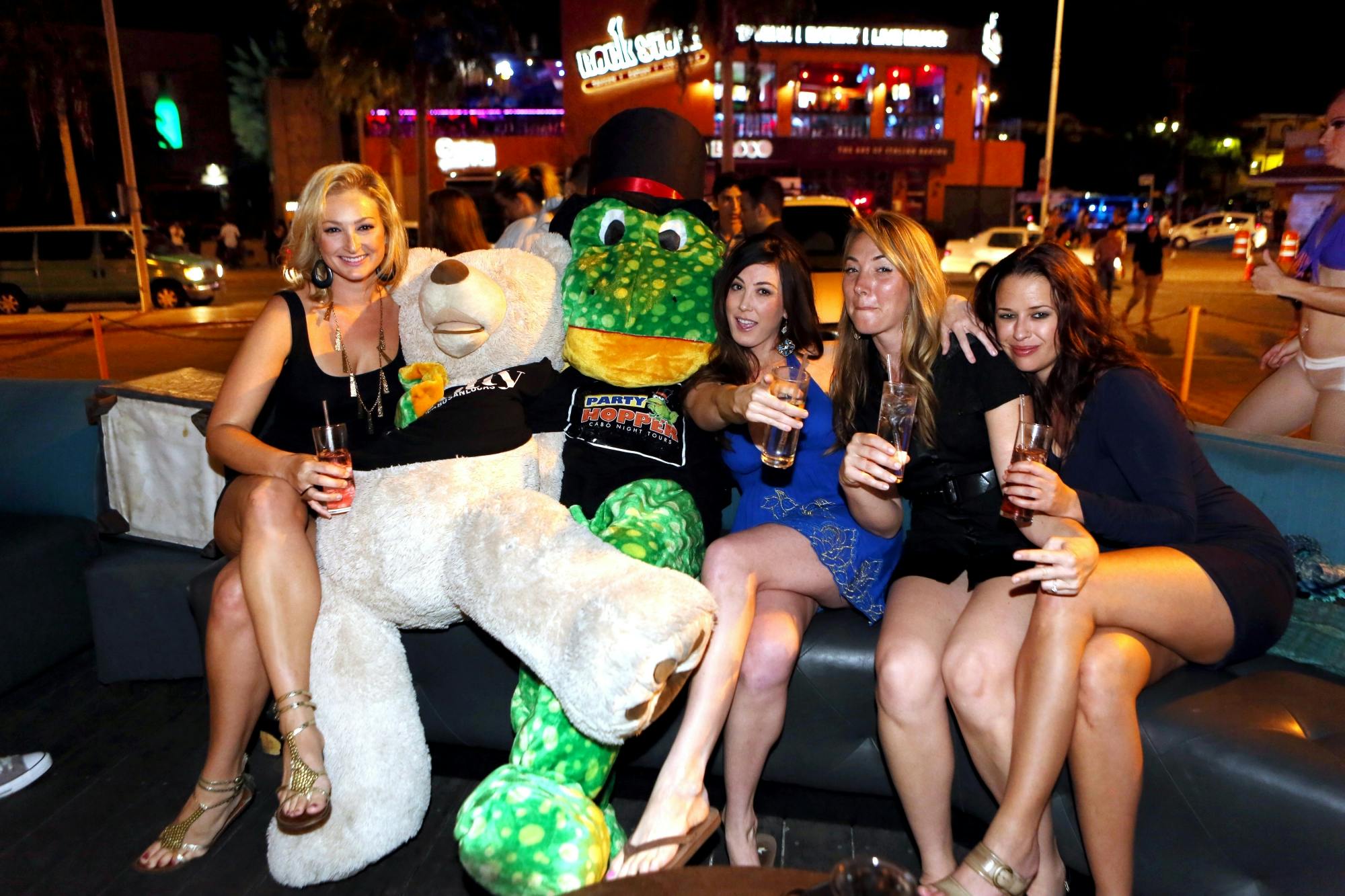 Los Cabos nightlife tour with transport