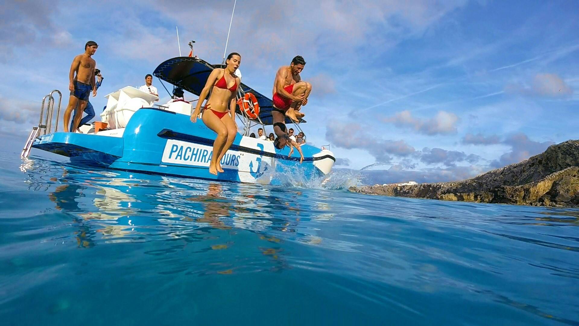 Excursiones exclusivas en barco con Pachira desde Fornells sin transfer