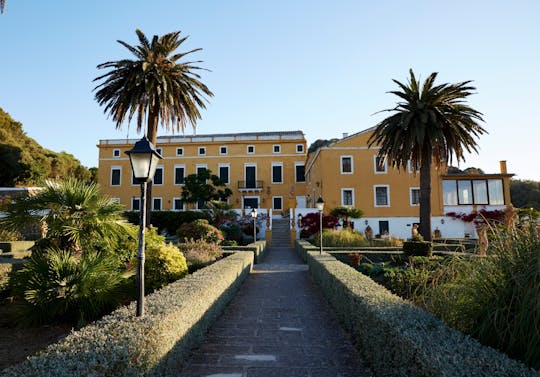 Historisch landgoed en natuurwetenschappelijk museum in Binissuès