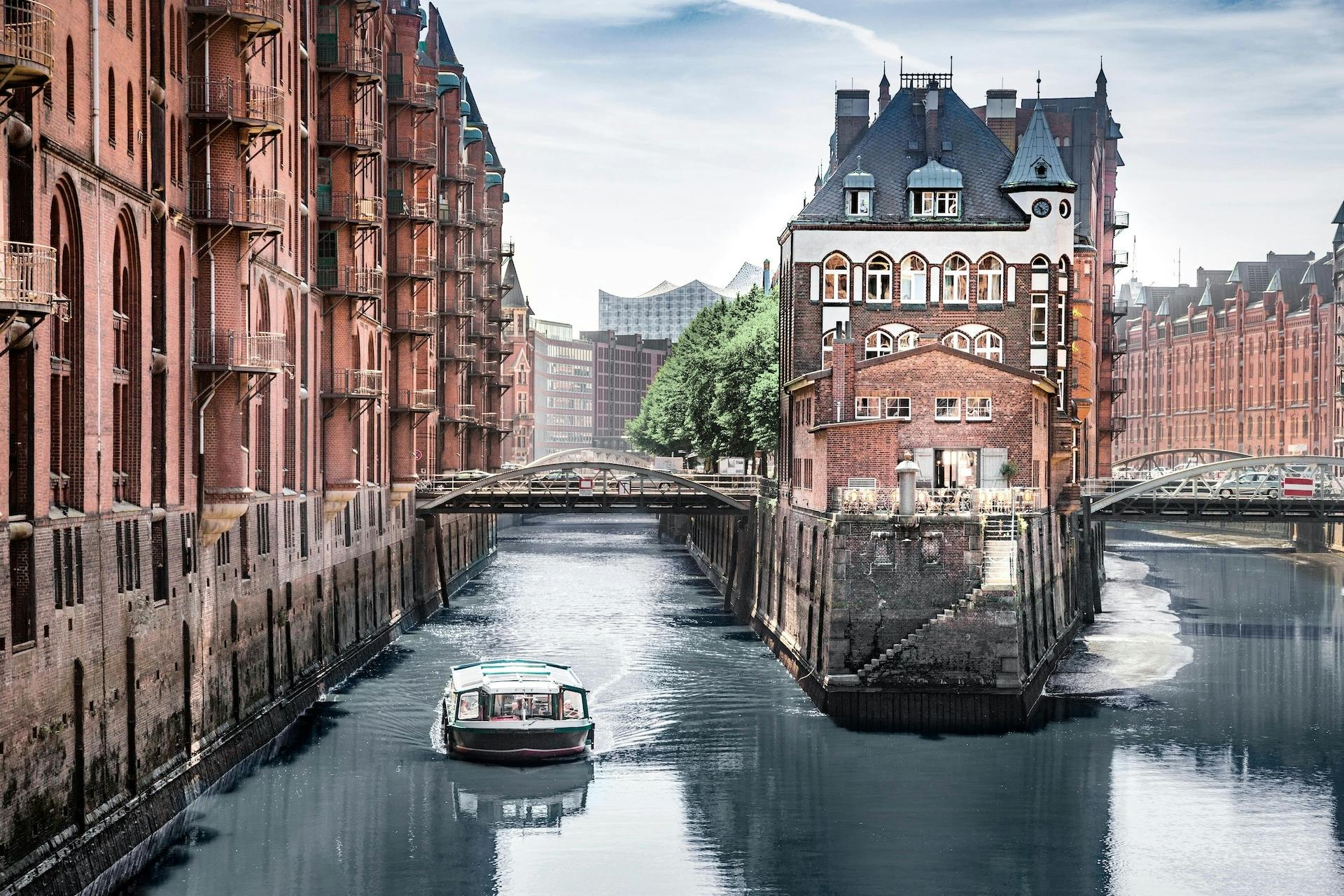 Hamburg self-guided city walk with audio guide