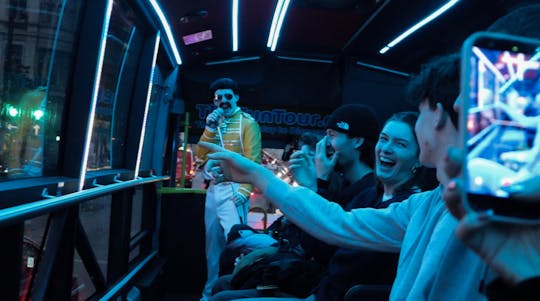 Excursão de autocarro de comédia em Londres com actores ao vivo