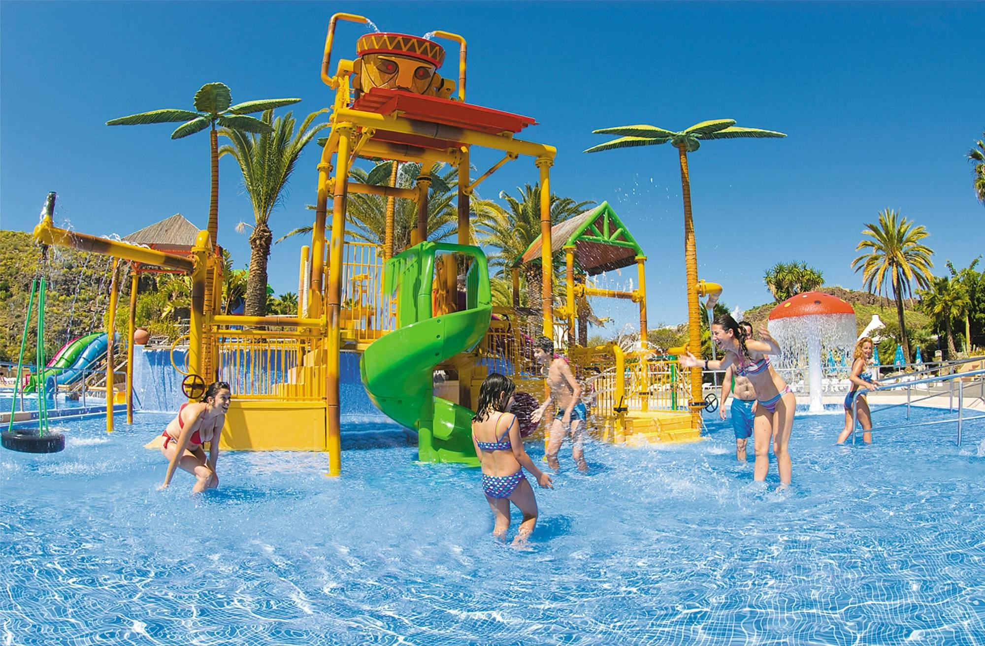 Aqualand and Palmitos Park transfer package