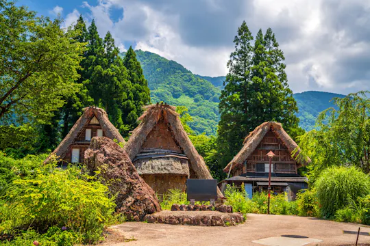 Shirakawago und Kanazawa - geführte Tagestour ab Kyoto