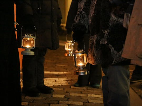 Visita guiada noturna à cidade velha de Chur, à luz das lanternas