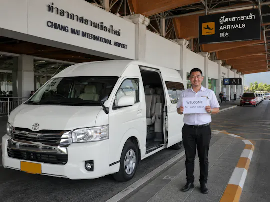 Trasferimento privato dall'aeroporto di Chiang Mai in minivan