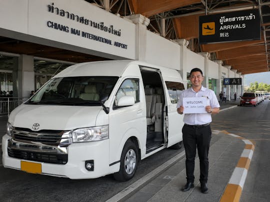 Privater Flughafentransfer in Chiang Mai mit dem Minibus