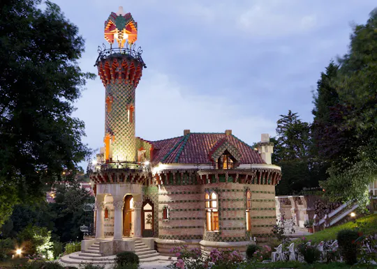 Excursie naar Capricho de Gaudí, Santillana del Mar en Santander vanaf Bilbao