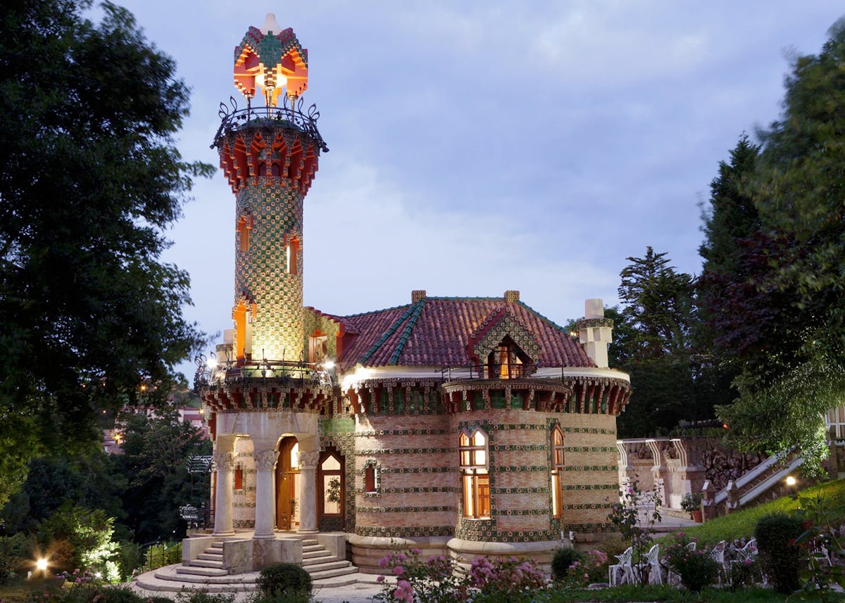 Excursie naar Capricho de Gaudí, Santillana del Mar en Santander vanaf Bilbao